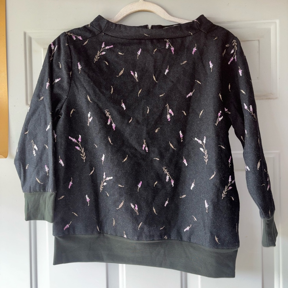 Vestige Canada black embroidered floral wool blend top size XS